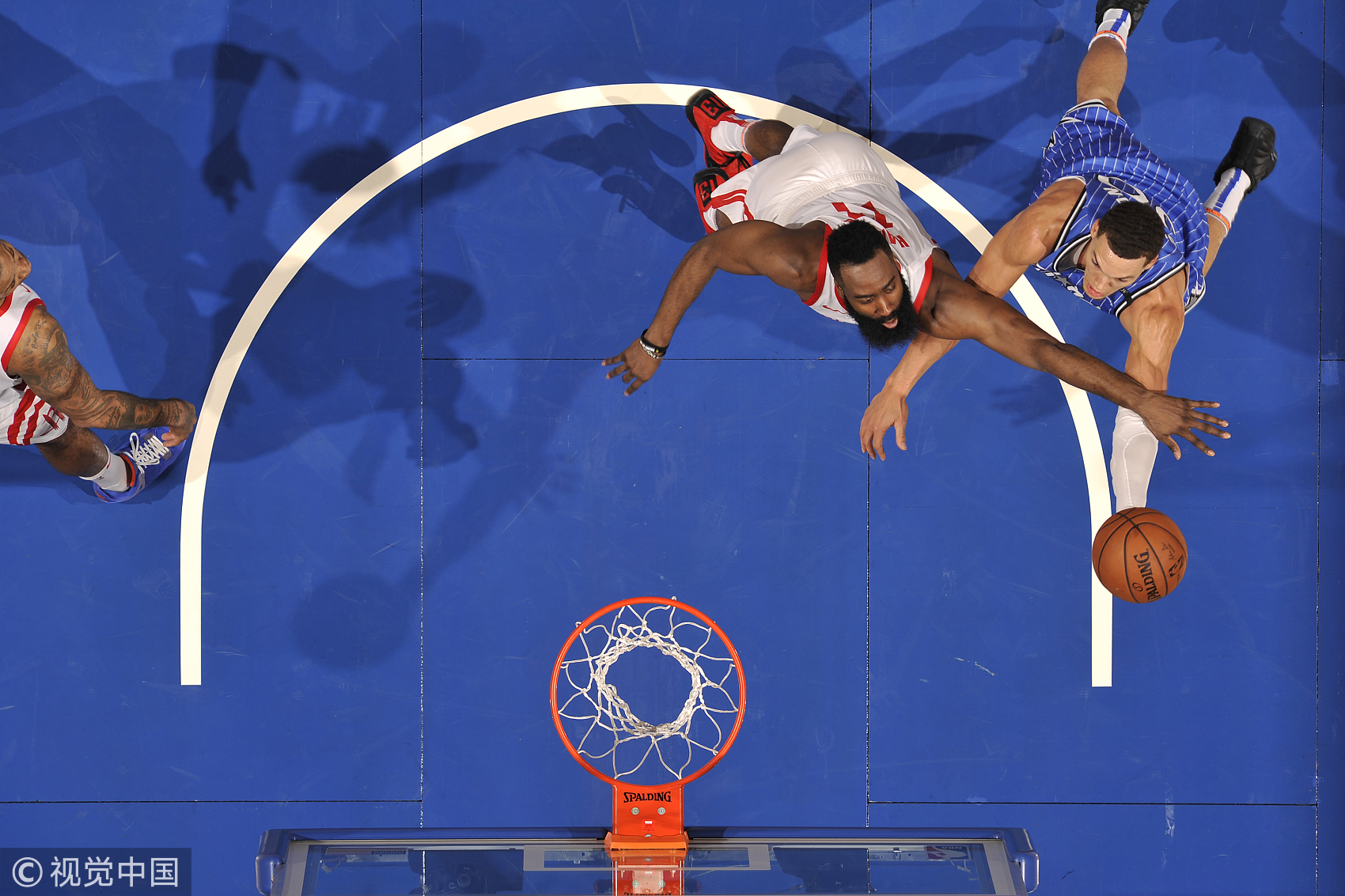 Ít khi ném gạch, một khi đã hụt thì phải đến tầm ghi danh sử sách như James Harden